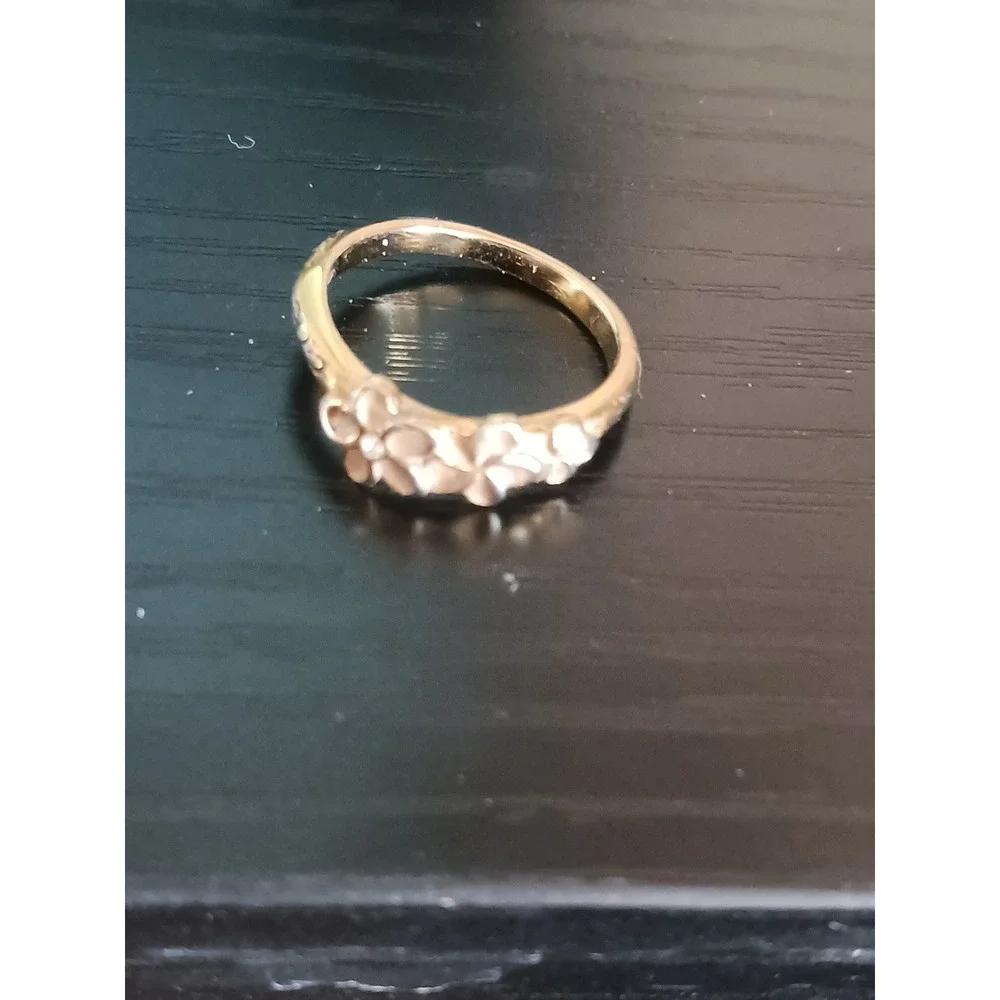 Floral Gold Tone Ring Size 6.5 RM Engraved Sculpted Flower Band - Picture 3 of 6